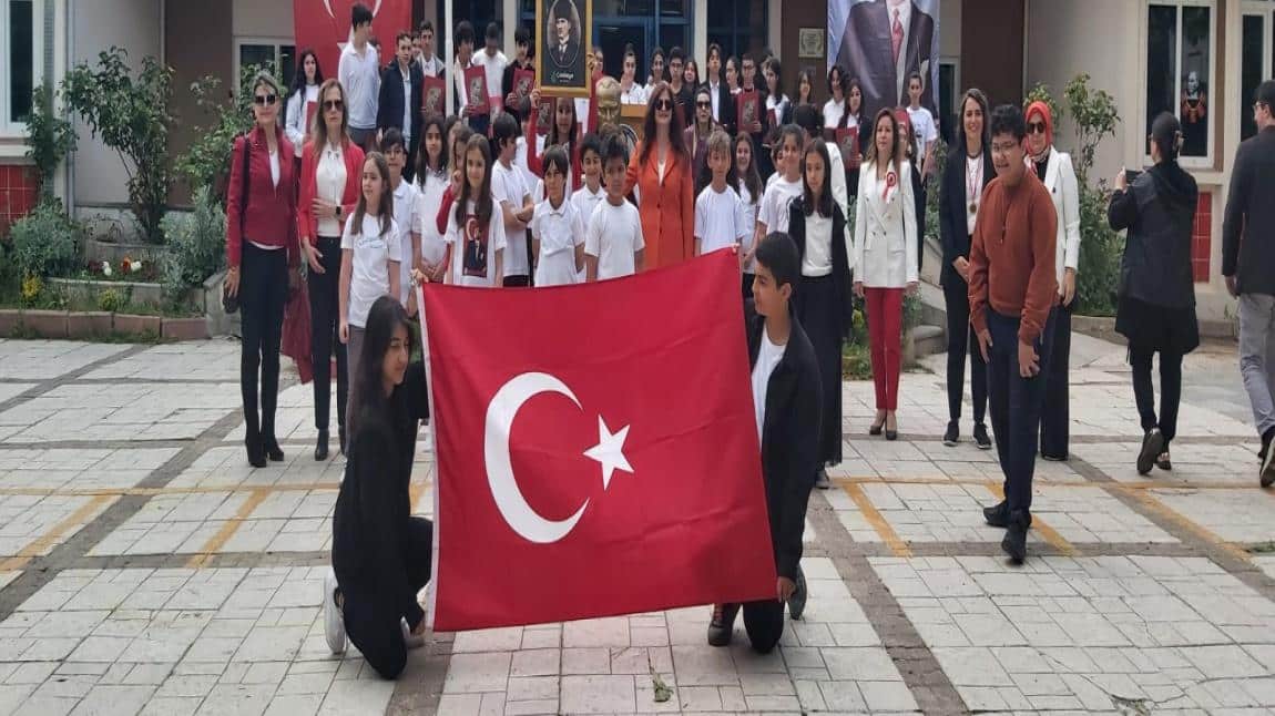 19 Mayıs Atatürk’ü Anma, Gençlik ve Spor Bayramı okulumuzda düzenlenen törenle coşku içerisinde kutlandı.